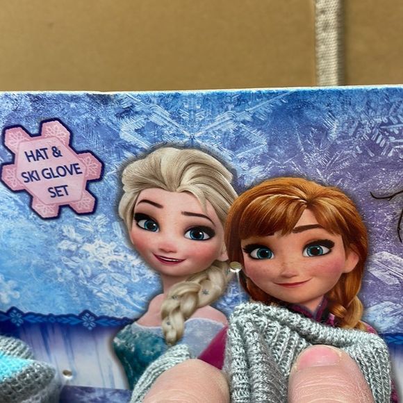 Disney frozen 3M insulate it Hat and ski club set - Picture 4 of 4